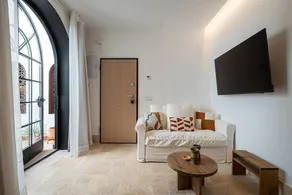 Apartment with Private Patio. Netflix & Wifi. - Image 4