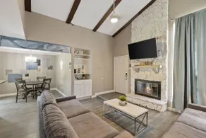 Stylish Retreat, Patio Oasis, Prime Location - Image 2