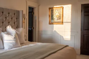 Premium Suite at The Generals' Quarters Boutique - Image 3
