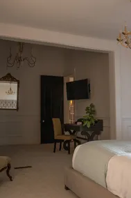Premium Suite at The Generals' Quarters Boutique - Image 4