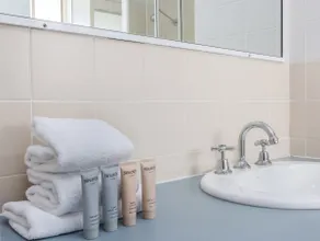 Marine Mirage - 2 Bedroom Apartment with Beachfront Vibes - Image 3