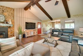 On-site Lake Access: Group Getaway in Afton - Image 4