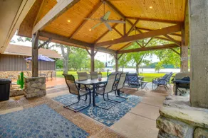 On-site Lake Access: Group Getaway in Afton - Image 2