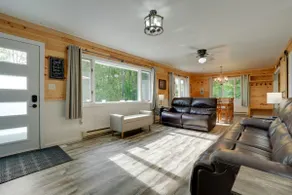 Lakefront Home in Hartford: Hot Tub, Kayaks & Dock - Image 5