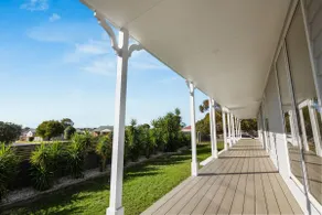 Jewel on Crown - Tranquil Retreat with Patio & BBQ - Image 5