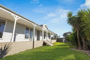 Jewel on Crown - Tranquil Retreat with Patio & BBQ - Image 4