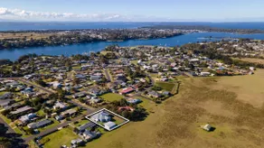 Jewel on Crown - Tranquil Retreat with Patio & BBQ - Image 2