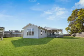 Jewel on Crown - Tranquil Retreat with Patio & BBQ - Image 3