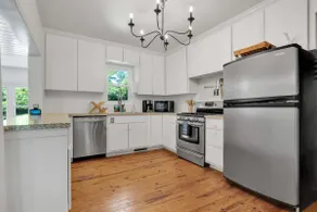 Minutes from FSU. Fenced Backyard. Pet-Friendly. - Image 3
