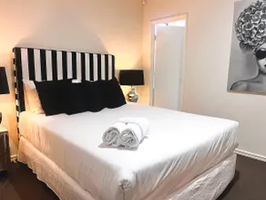 1 Sparkling Sanctuary Joondanna 3BR 2BA & Parking - Image 2