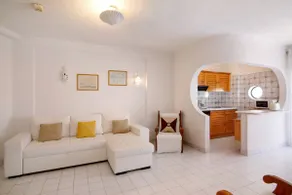 Appartamento 'T1 Antonio Henriques' con piscina condivisa, balcone e Wi-Fi - Image 2