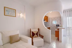 Appartamento 'T1 Antonio Henriques' con piscina condivisa, balcone e Wi-Fi - Image 4
