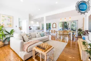 3 Pillars - Pet Friendly - 4 Mins Walk to Beach - Image 2