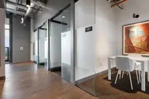 Top-Floor Oasis: 2BR in Heart of Fulton Market - Image 5
