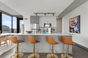 Skyline Views in 3BR Apartment w/ Top Amenities - Image 2