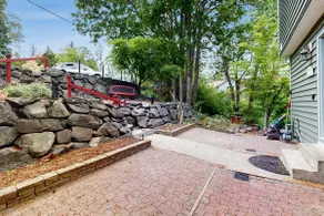 Dog-friendly house w/ enclosed yard - Image 5