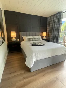 Chic and Serene in the Village 4 Season Pool & Spa - Image 4