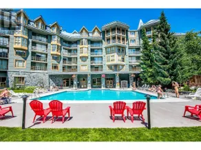Chic and Serene in the Village 4 Season Pool & Spa - Image 2