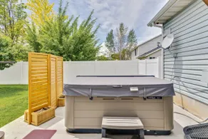 Luxe Hot Tub Haven | EV Charger | Bidet | Hot Tub - Image 5