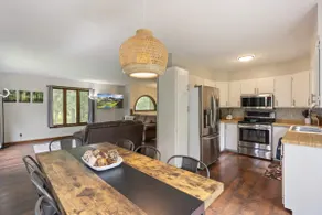 Large Home with lake views and space to entertain friends - Image 2
