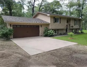 Large Home with lake views and space to entertain friends - Image 4
