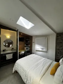 Apolonia Loft with Terrace & Jacuzzi - Image 2