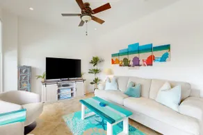 Unique beachfront condo with exceptional views - Image 4