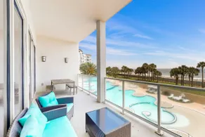 Unique beachfront condo with exceptional views - Image 2