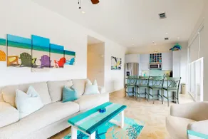 Unique beachfront condo with exceptional views - Image 5