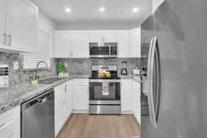 Cozy & Spacious Getaway in Central Location - Image 3