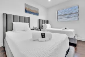 Cozy & Spacious Getaway in Central Location - Image 5