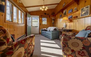 Loren's Lookout- pet friendly, Wapiti Valley cabin - Image 2