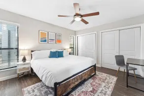 Economy King Bed Suites w Pool, Next to Downtown - Image 3