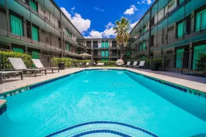 Quaint King Bed 1BR, 5 Min to DT w/ pool - Image 2