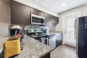 Quaint King Bed 1BR, 5 Min to DT w/ pool - Image 4