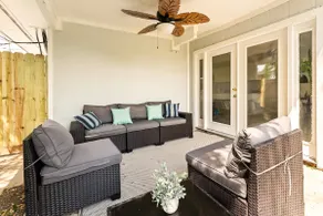 Newly Renovated 6BR 3BA Port Arthur Holiday Home with Hot Tub - Image 4