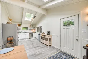 Pet-friendly Buxton Home w/ Balcony, 2 Mi to Beach - Image 4
