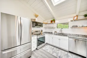 Pet-friendly Buxton Home w/ Balcony, 2 Mi to Beach - Image 5