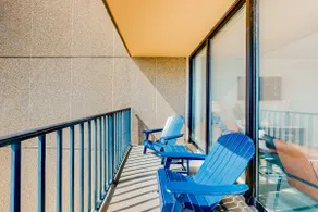 Enjoy views, resort amenities & a spacious condo f - Image 2