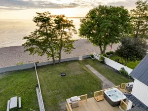 Park Combo| 6BR Waterfront| with Hot tub Sleeps 19 - Image 5