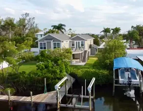 Canal front & private boat dock! 3minutes to beach - Image 2