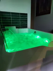 Private Spa House with Jacuzzi and Sauna - Image 2