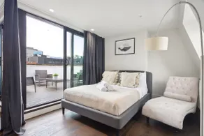Elegant 2BR Penthouse Terrace in Soho - Image 3