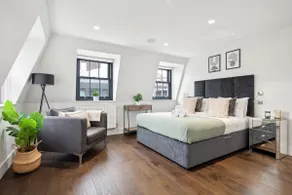 Elegant 2BR Penthouse Terrace in Soho - Image 4