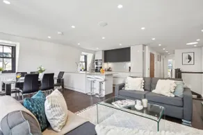 Elegant 2BR Penthouse Terrace in Soho - Image 2