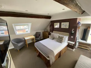 Cottage-Family-Ensuite-Street View-Cottage 17 - Image 3