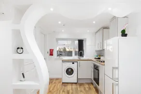 Bright and cosy loft converted studio apartment - Image 2