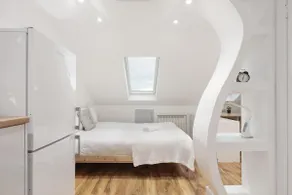 Bright and cosy loft converted studio apartment - Image 3