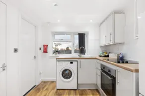 Bright and cosy loft converted studio apartment - Image 4