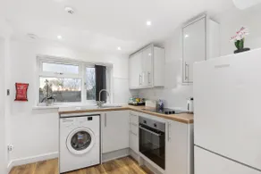 Bright and cosy loft converted studio apartment - Image 5